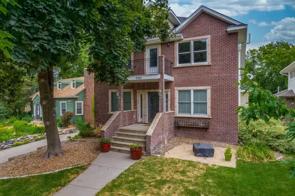 4407 Curve AVE, Edina, MN 55424