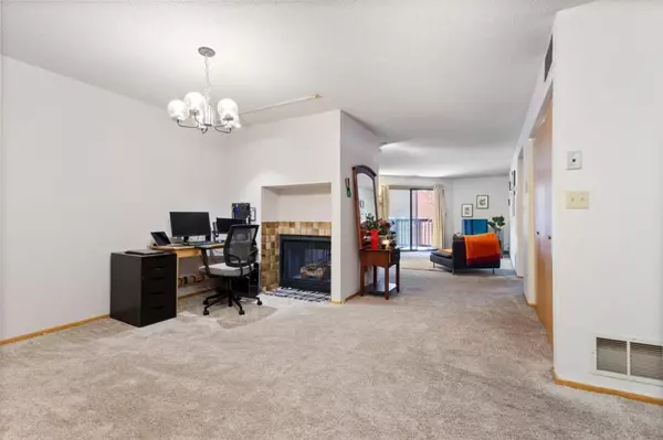 Minneapolis, MN 55404,232 W Franklin AVE #205
