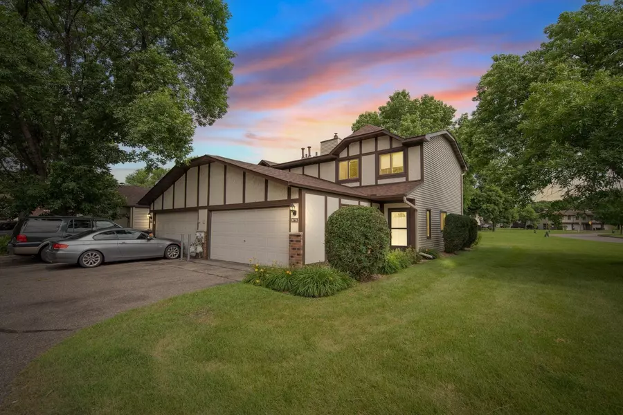 8775 Maplebrook Pkwy N, Brooklyn Park, MN 55445