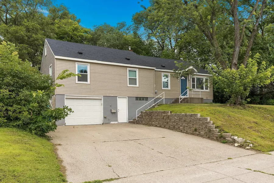 2710 W 110th ST, Bloomington, MN 55431