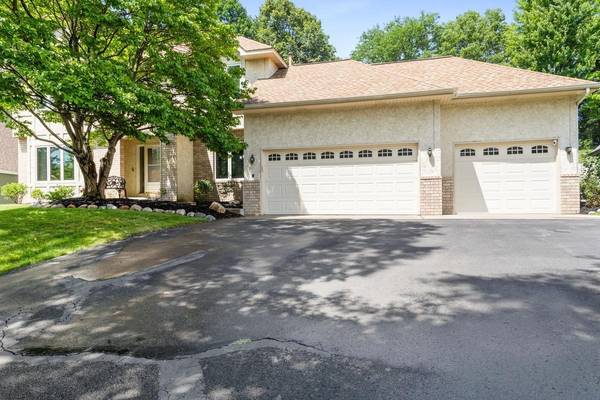 8463 Zanzibar LN N, Maple Grove, MN 55311