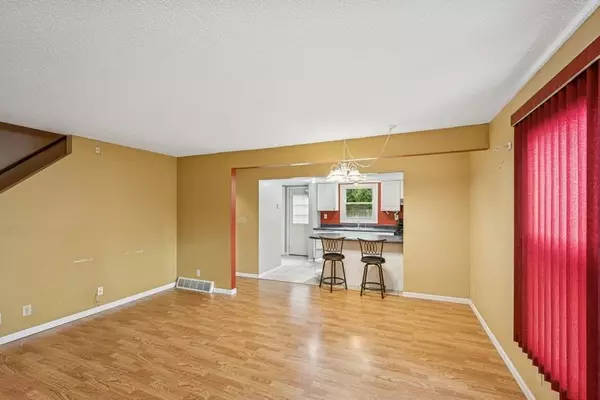 Saint Paul, MN 55106,990 Omaban ST