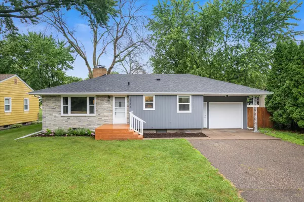 2233 17th AVE E, North Saint Paul, MN 55109