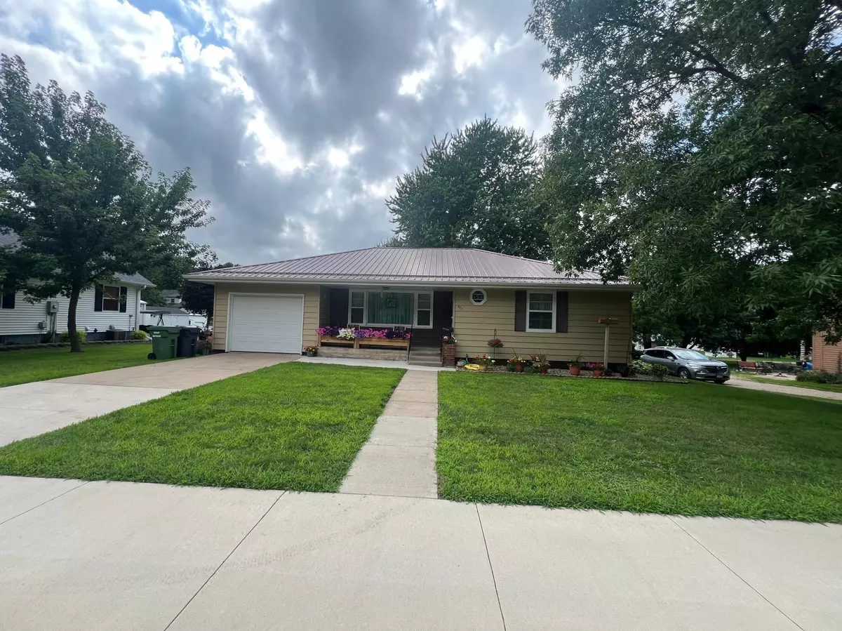 Adrian, MN 56110,623 Maine AVE