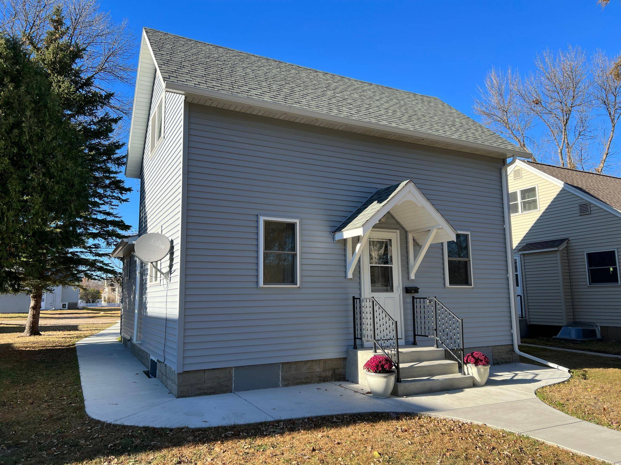 413 10th ST N, Benson, MN 56215