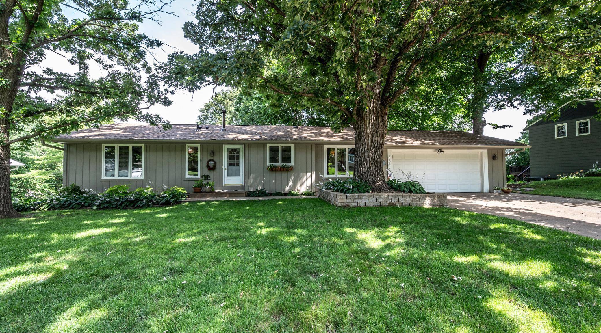 3308 Barbara LN, Burnsville, MN 55337