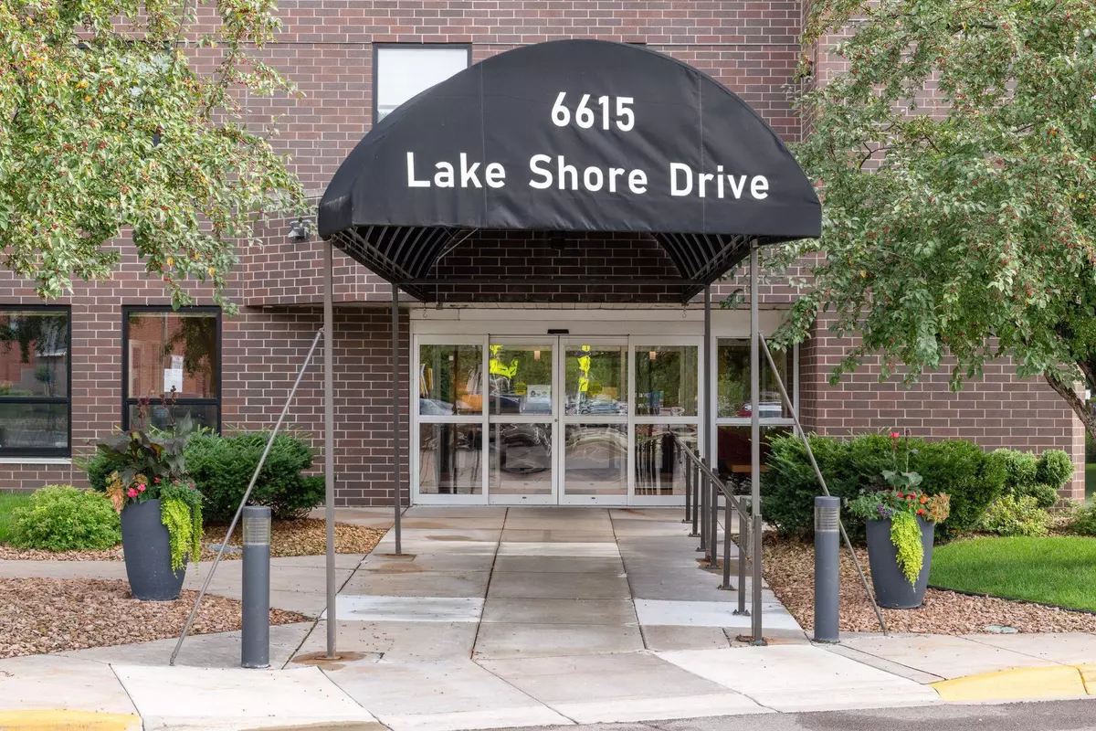 Richfield, MN 55423,6615 Lake Shore DR S #410