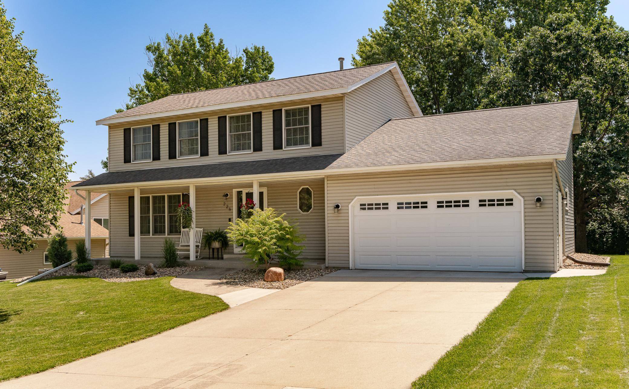 228 9th ST NE, Byron, MN 55920