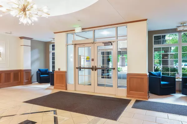 Edina, MN 55439,7100 Metro BLVD #113