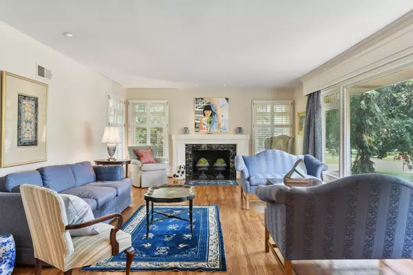 Edina, MN 55436,5517 Knoll DR