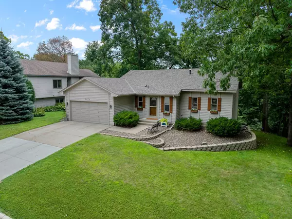 5879 Timber TRL SE, Prior Lake, MN 55372