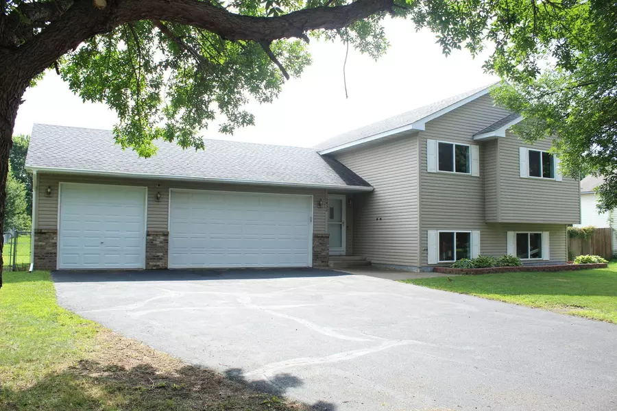 1432 Zachary ST S, Cambridge, MN 55008
