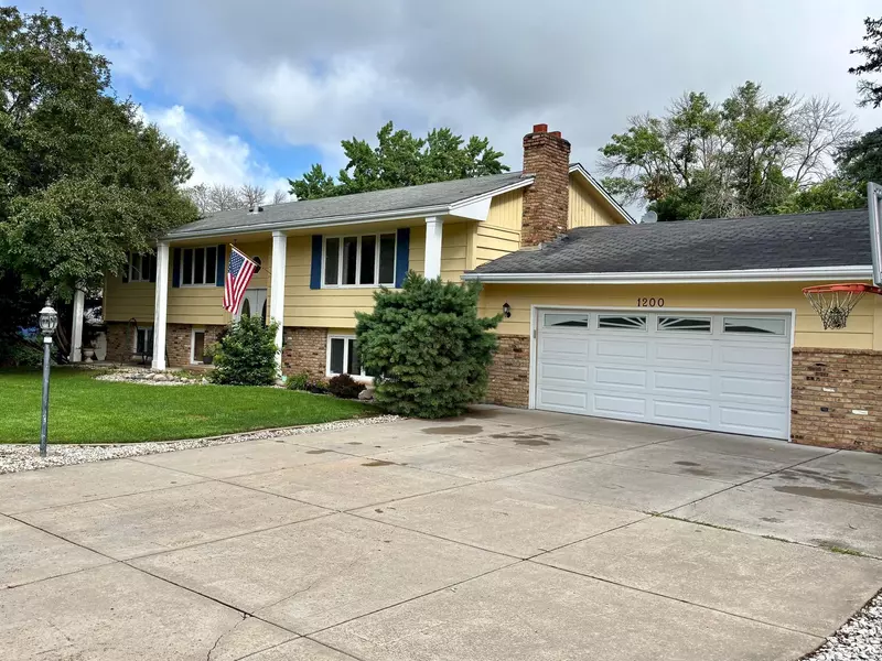 1200 W 136th ST, Burnsville, MN 55337