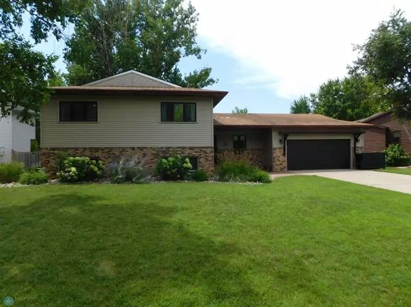Fargo, ND 58103,48 Prairiewood DR S
