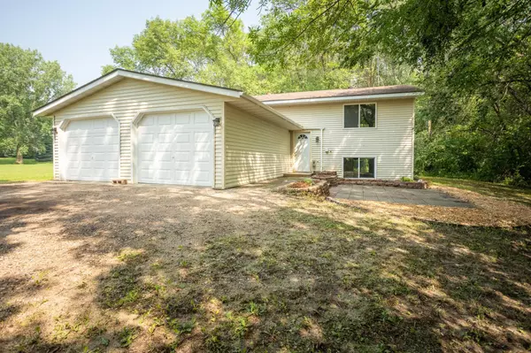 1004 Thomas DR NE, Alexandria, MN 56308