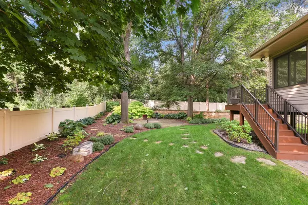 Eden Prairie, MN 55346,19135 Homestead CIR