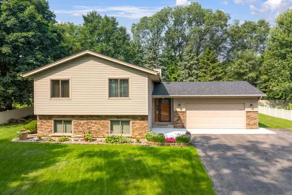 19135 Homestead CIR, Eden Prairie, MN 55346