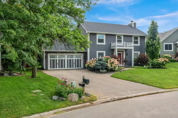 85 Castle Ridge CT, Chanhassen, MN 55317