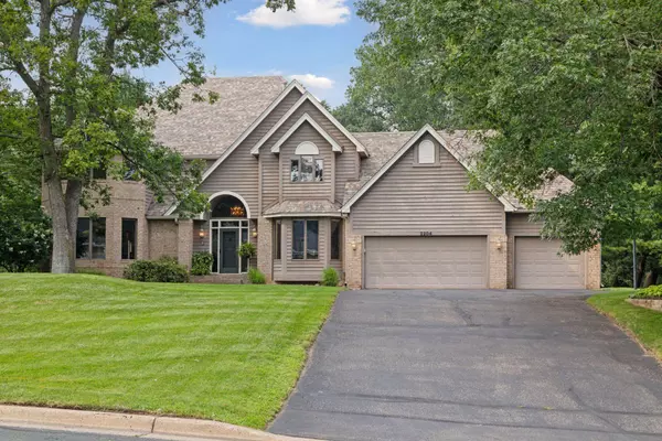 2204 Wildwood CT, Burnsville, MN 55306