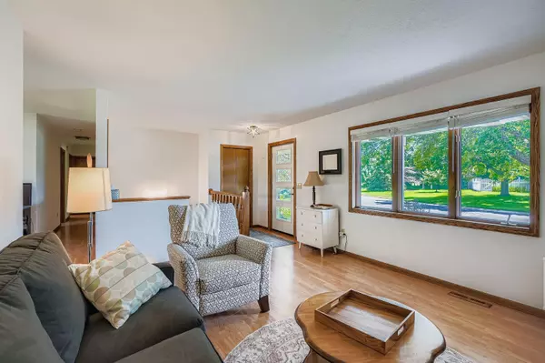 Chanhassen, MN 55317,1710 Valley Ridge TRL S