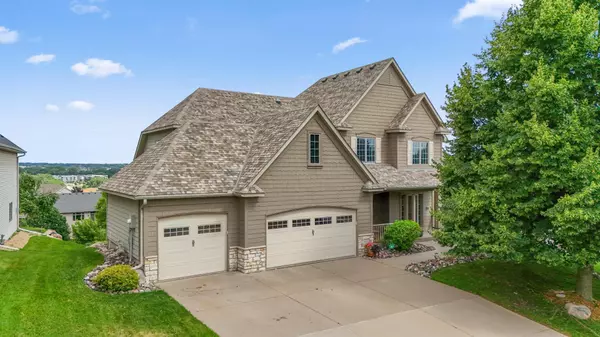 3020 Carey Heights DR, Maplewood, MN 55109