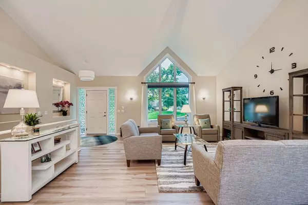 Minnetonka, MN 55305,3056 Saint Albans Hollow CIR