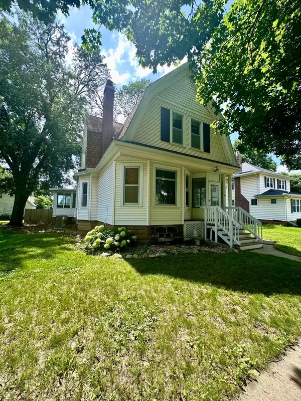 Marshall, MN 56258,507 W Redwood ST