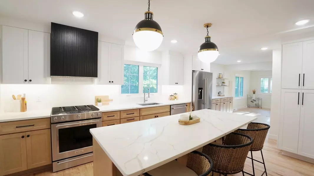 5317 Maddox LN, Edina, MN 55436