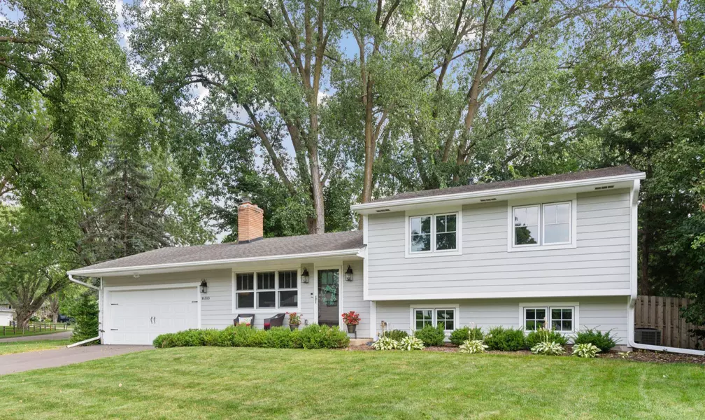16303 Temple DR S, Minnetonka, MN 55345