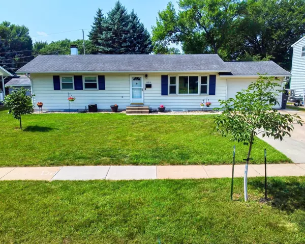 525 Maple LN, Moorhead, MN 56560