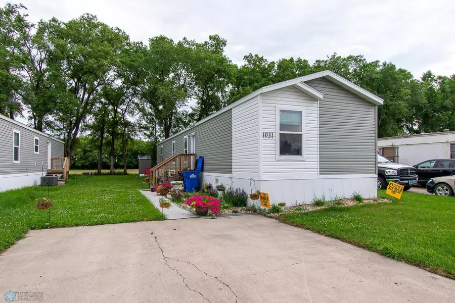 1031 Gibraltor AVE N, Fargo, ND 58102