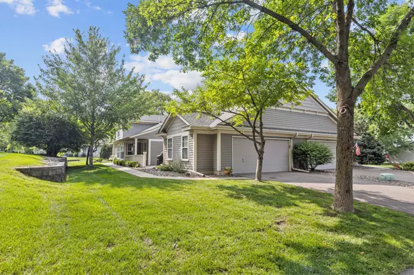864 Ivy LN, Eagan, MN 55123