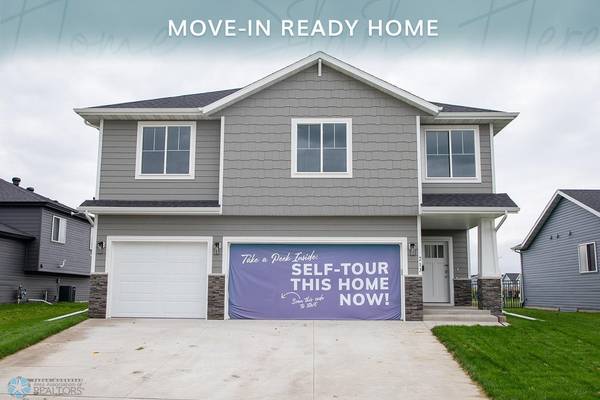 213 Lionheart DR, Horace, ND 58047