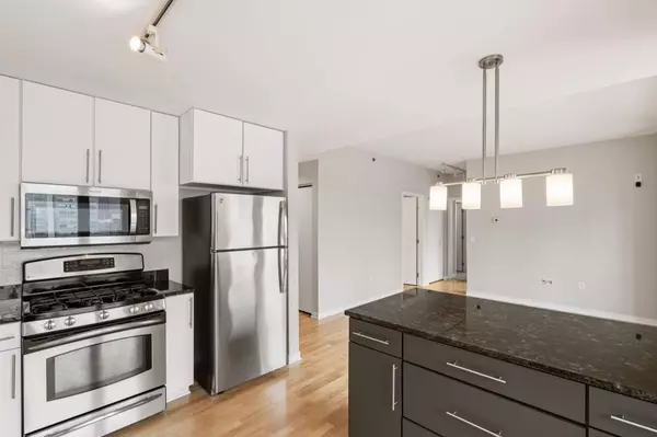 Minneapolis, MN 55404,929 Portland Ave #912