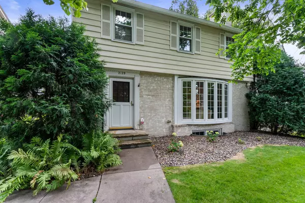 Minneapolis, MN 55405,2129 Kenwood Pkwy