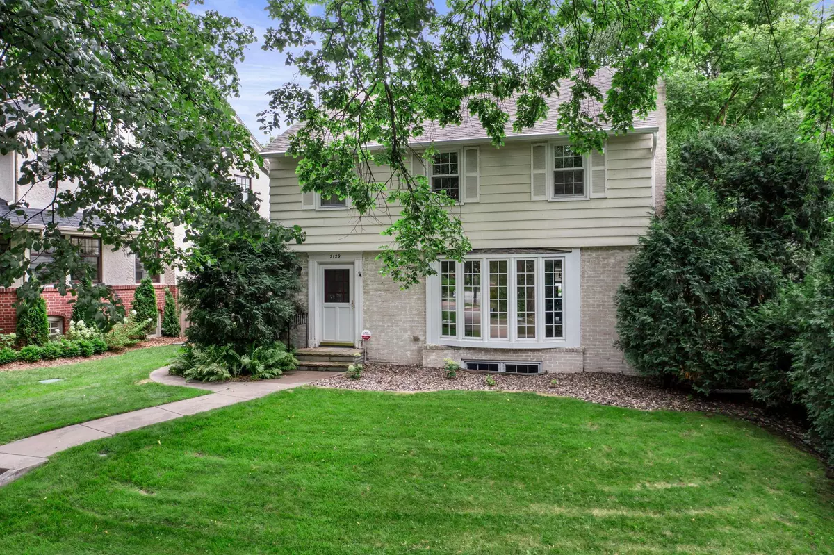 Minneapolis, MN 55405,2129 Kenwood Pkwy
