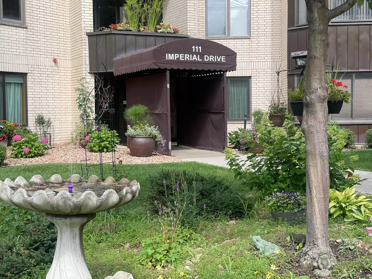 West Saint Paul, MN 55118,111 Imperial DR W #102