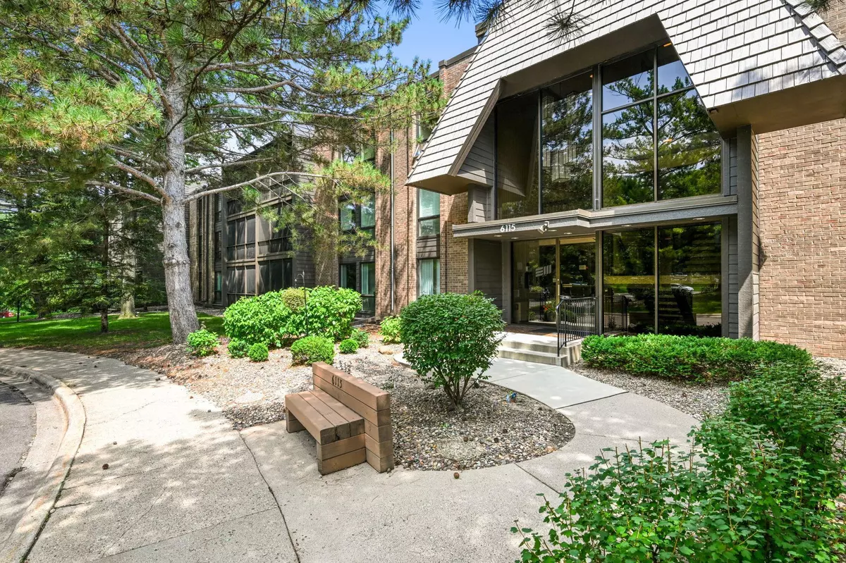 Edina, MN 55436,6115 Lincoln DR #149