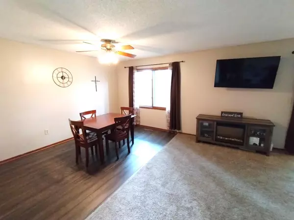 Little Canada, MN 55117,133 Canabury CT