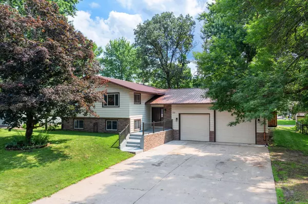 Annandale, MN 55302,135 Knollwood ST W