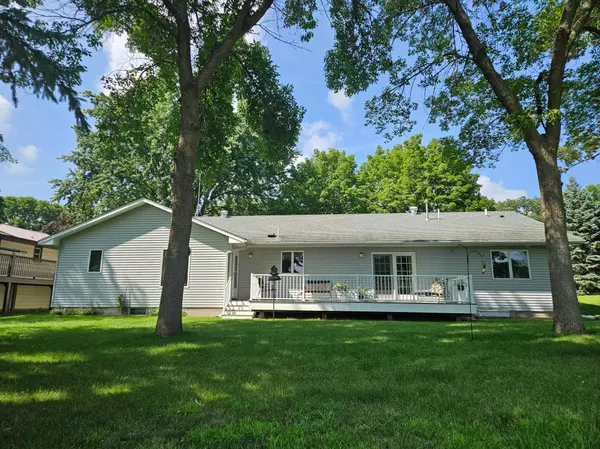 Annandale, MN 55302,105 Knollwood ST W