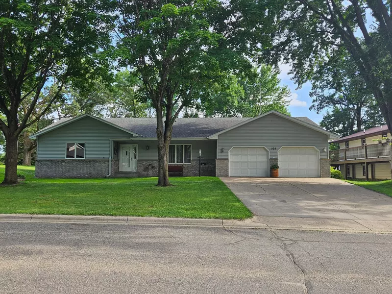 105 Knollwood ST W, Annandale, MN 55302