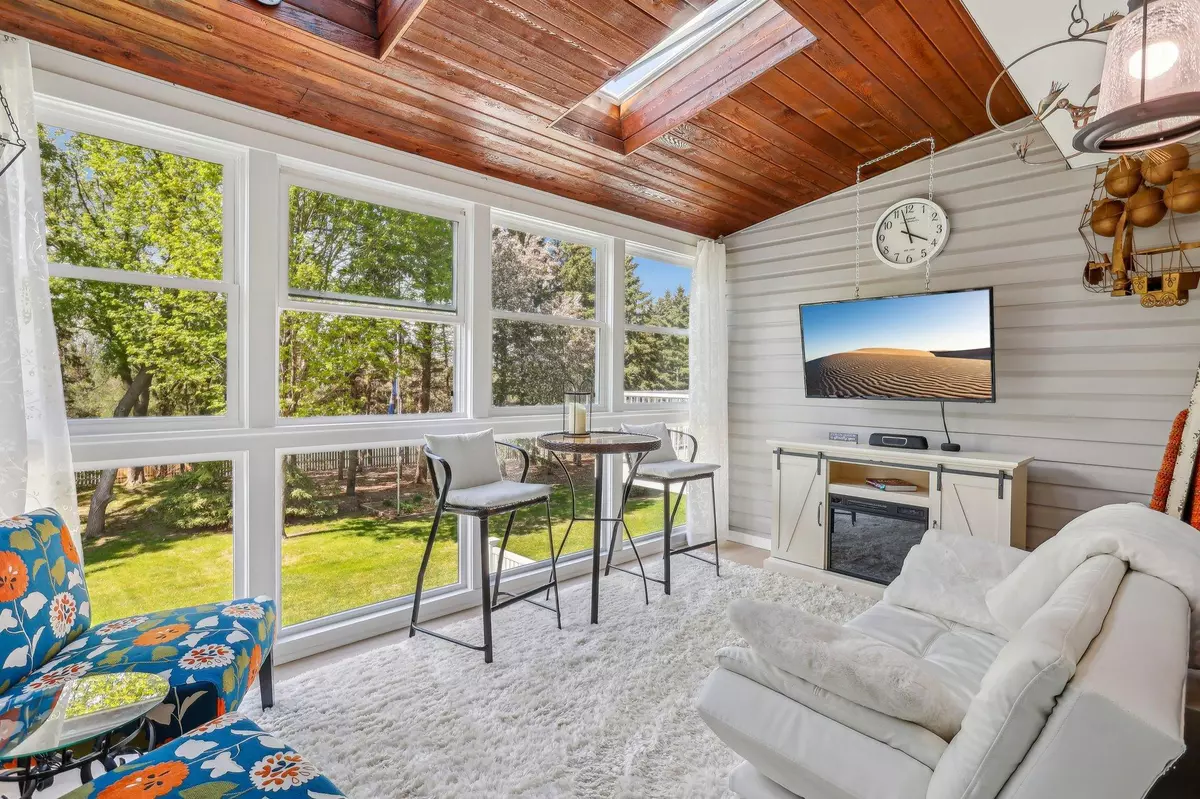 Burnsville, MN 55306,15016 Windemere LN