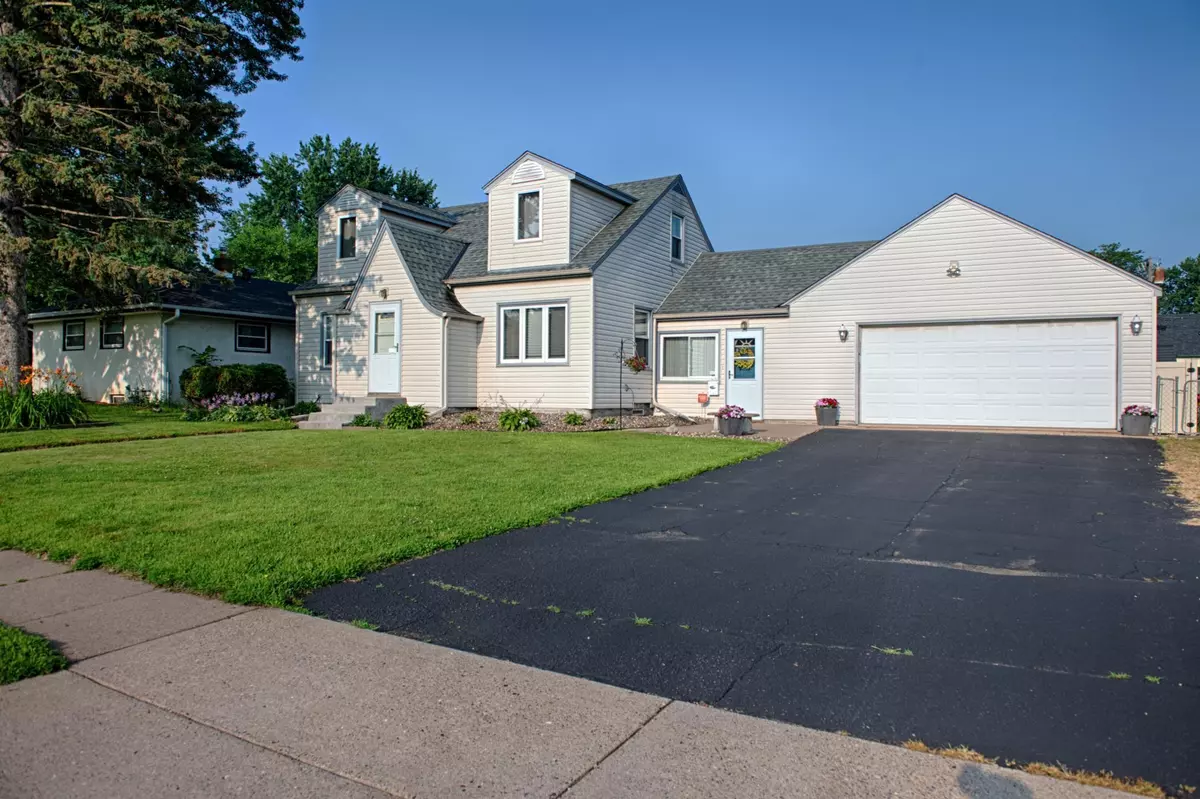 South Saint Paul, MN 55075,152 21st AVE S