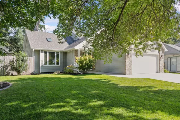 2534 Timberlea DR, Woodbury, MN 55125