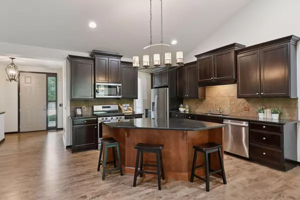 Chanhassen, MN 55317,8627 Lake Riley DR