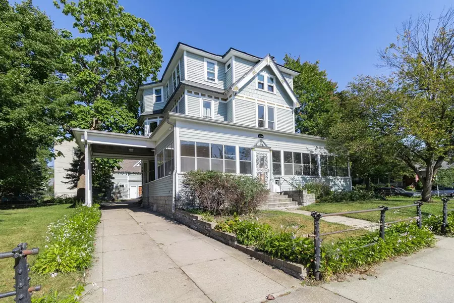 565 Holly AVE, Saint Paul, MN 55102