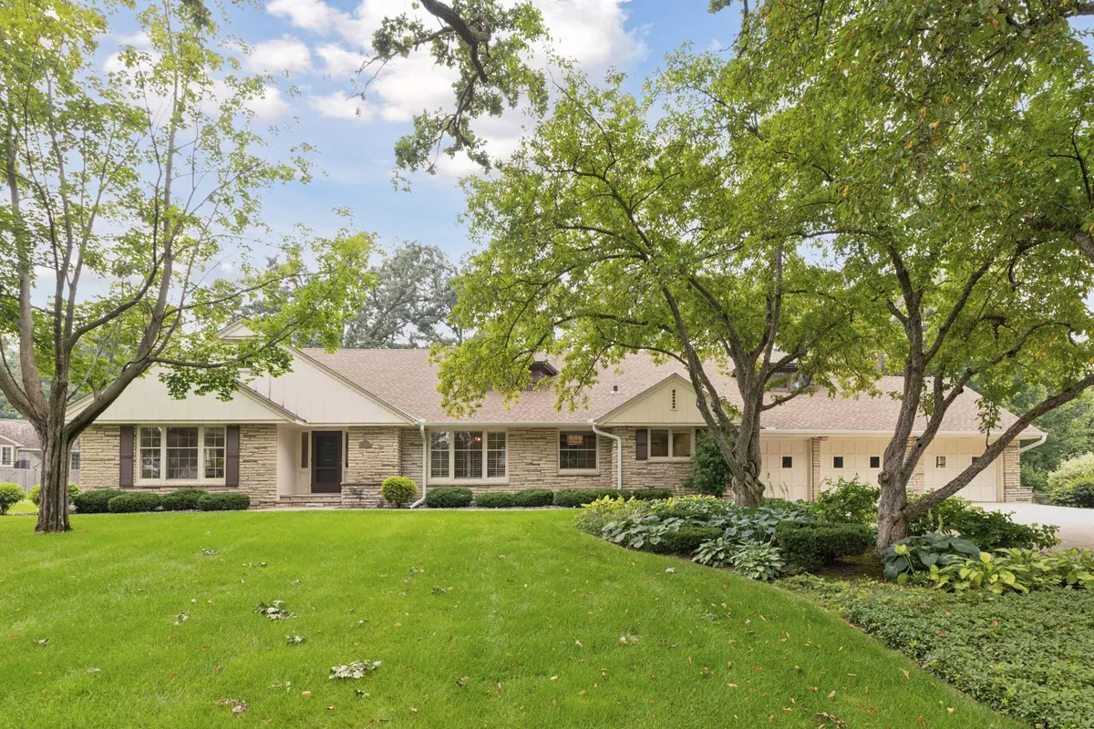 Edina, MN 55424,25 Woodland RD