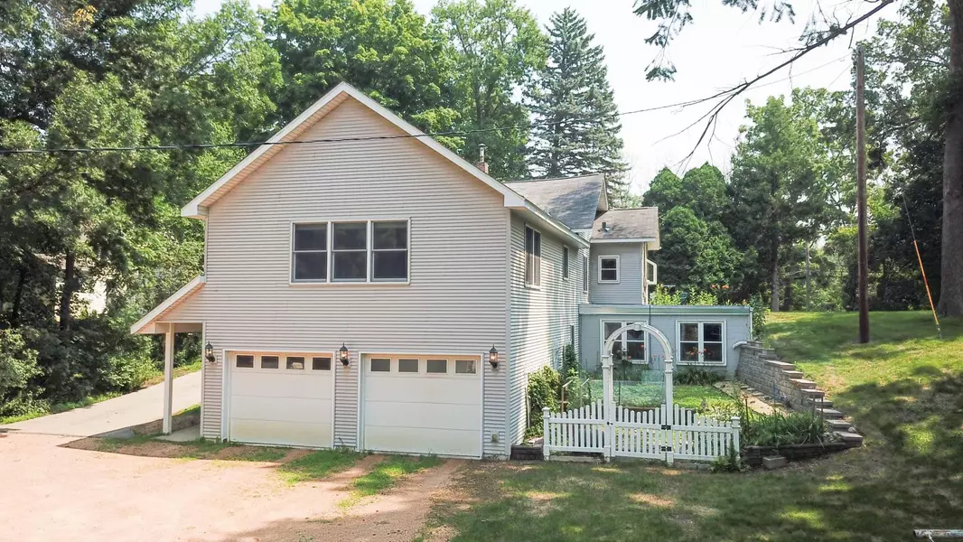 4760 Vine Hill RD, Deephaven, MN 55331