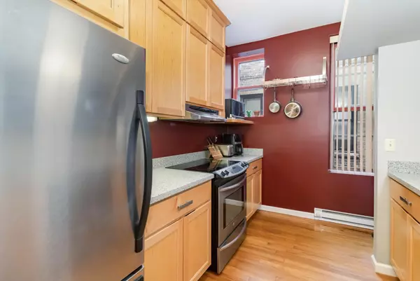 Saint Paul, MN 55102,505 Selby AVE #9
